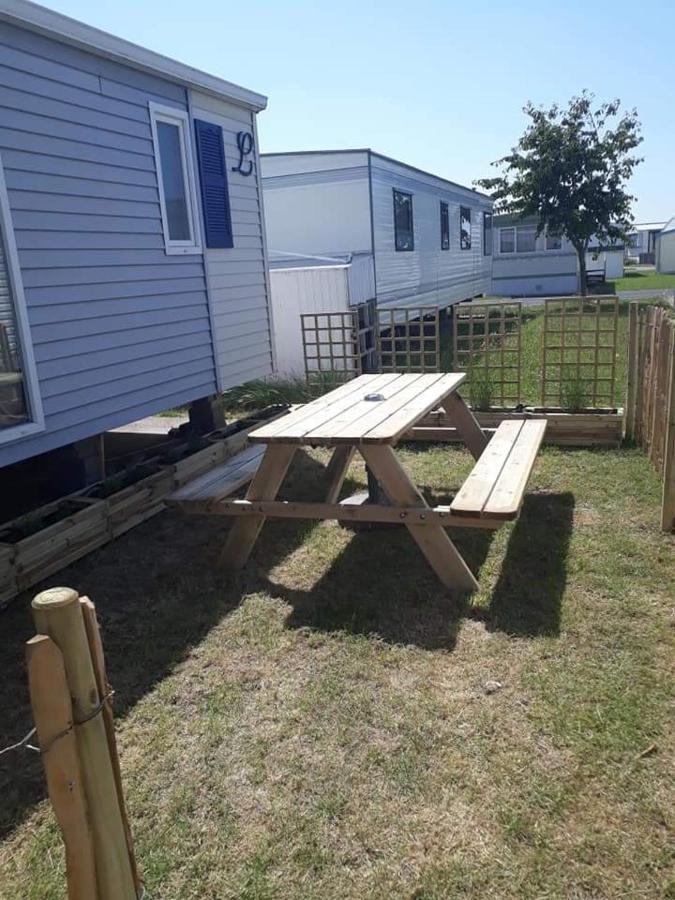 Stacaravan 4Pers In Bredene Met Eigen Tuintje 2449 Zewnętrze zdjęcie